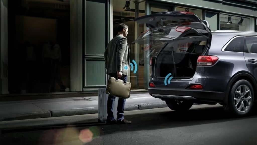 2026 Kia Sportage Smart Power Tailgate